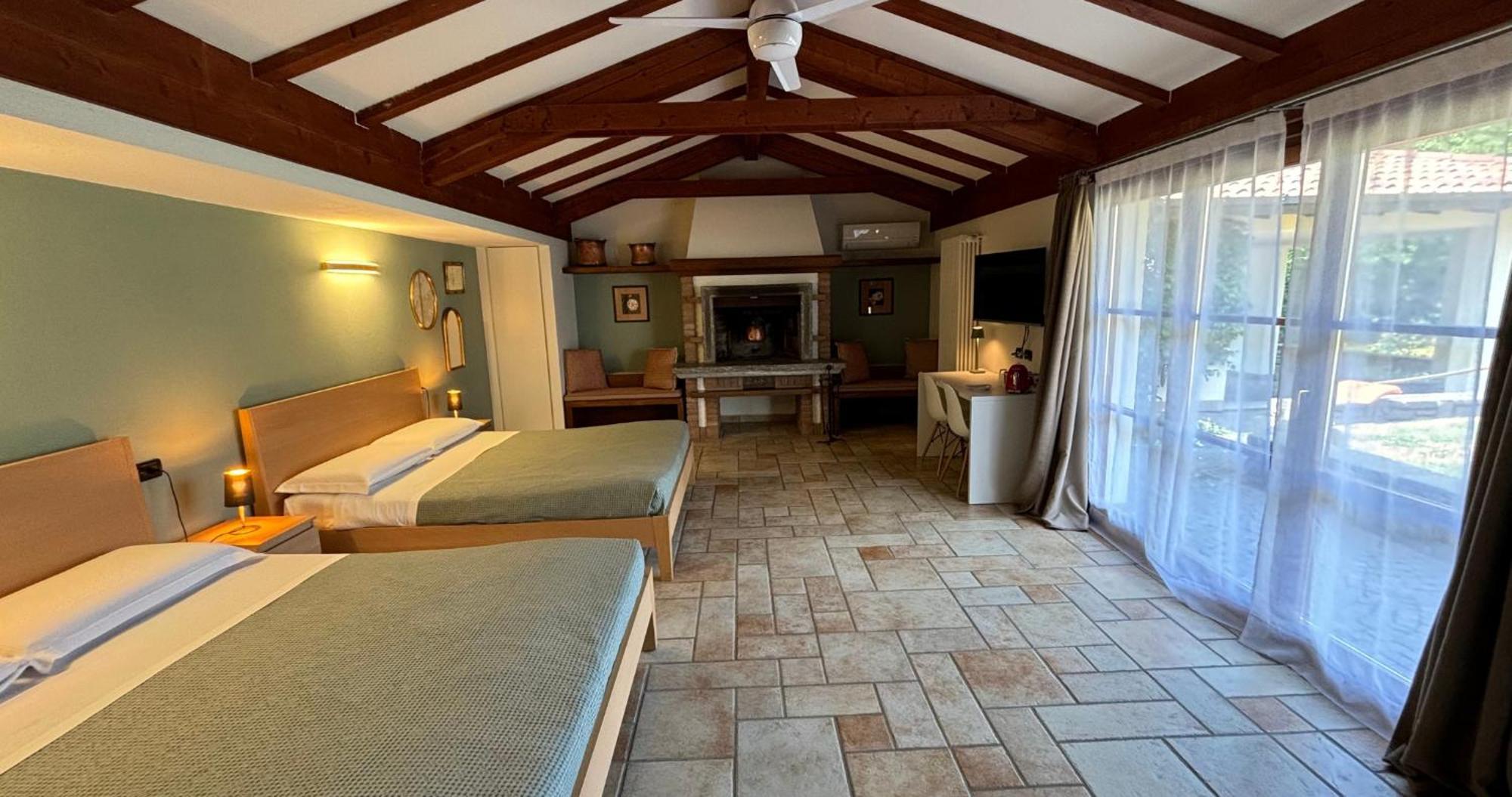 Casa Ceruti Bed and Breakfast Villa Guardia Exteriör bild