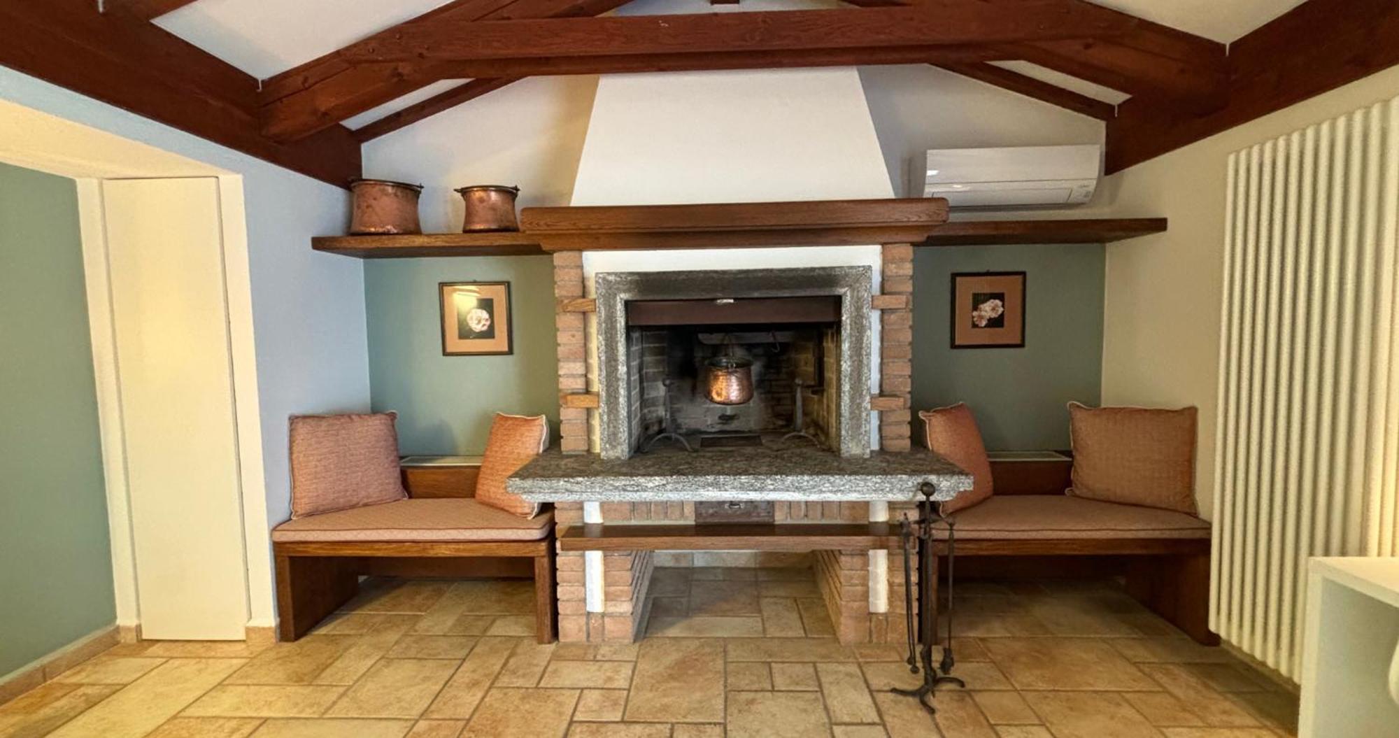 Casa Ceruti Bed and Breakfast Villa Guardia Exteriör bild