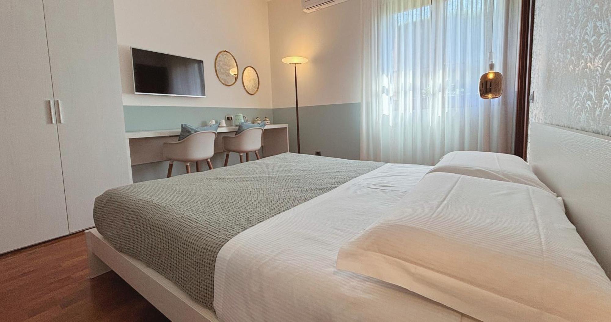 Casa Ceruti Bed and Breakfast Villa Guardia Exteriör bild