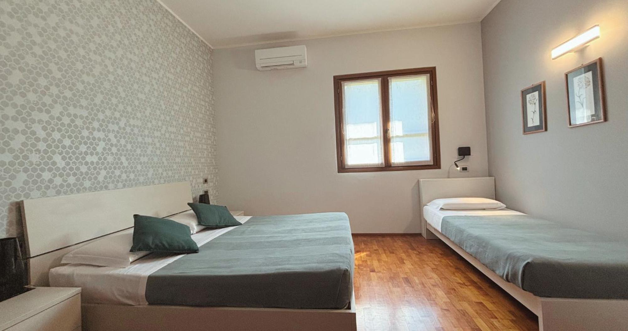 Casa Ceruti Bed and Breakfast Villa Guardia Exteriör bild