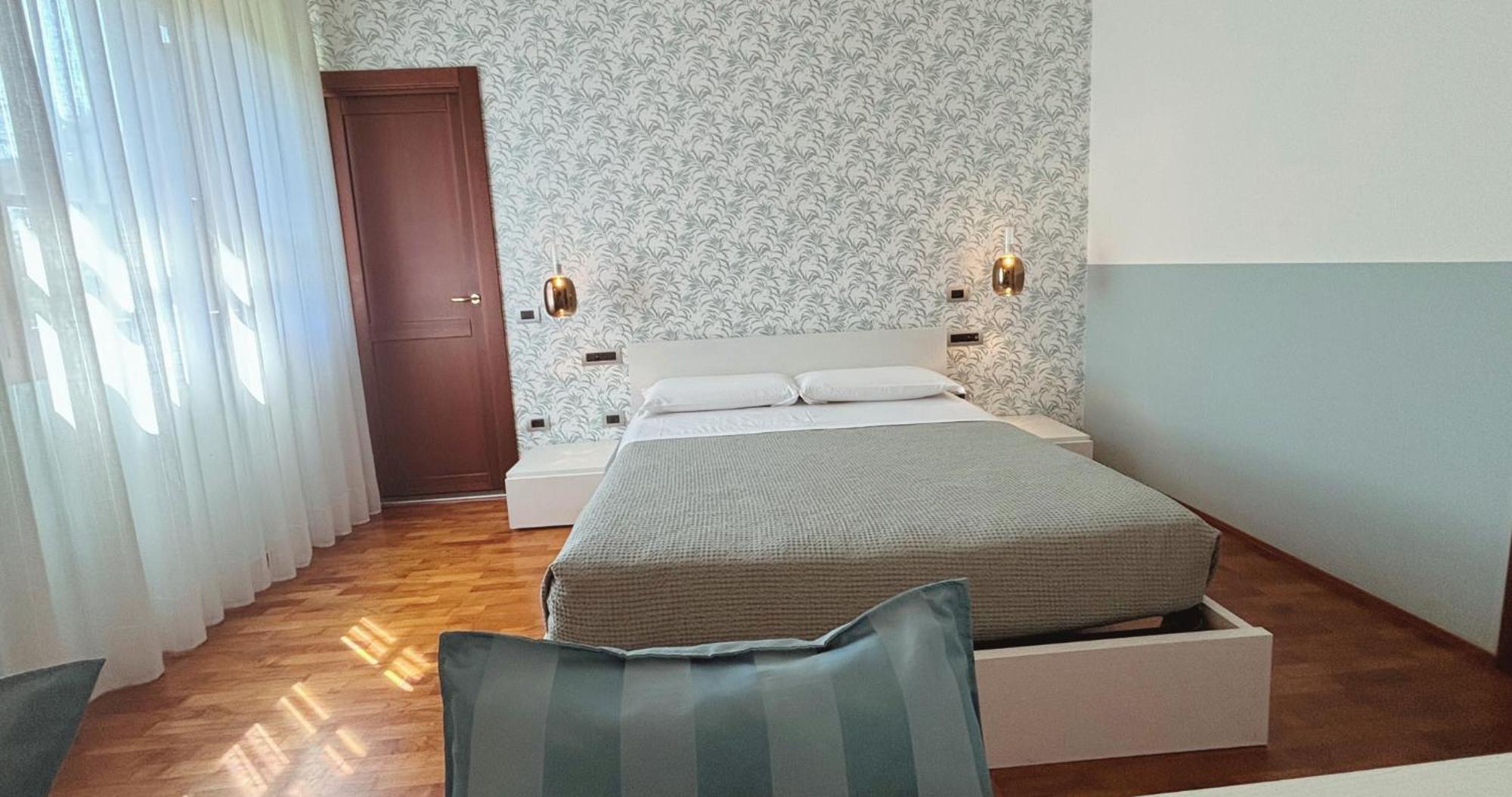 Casa Ceruti Bed and Breakfast Villa Guardia Exteriör bild