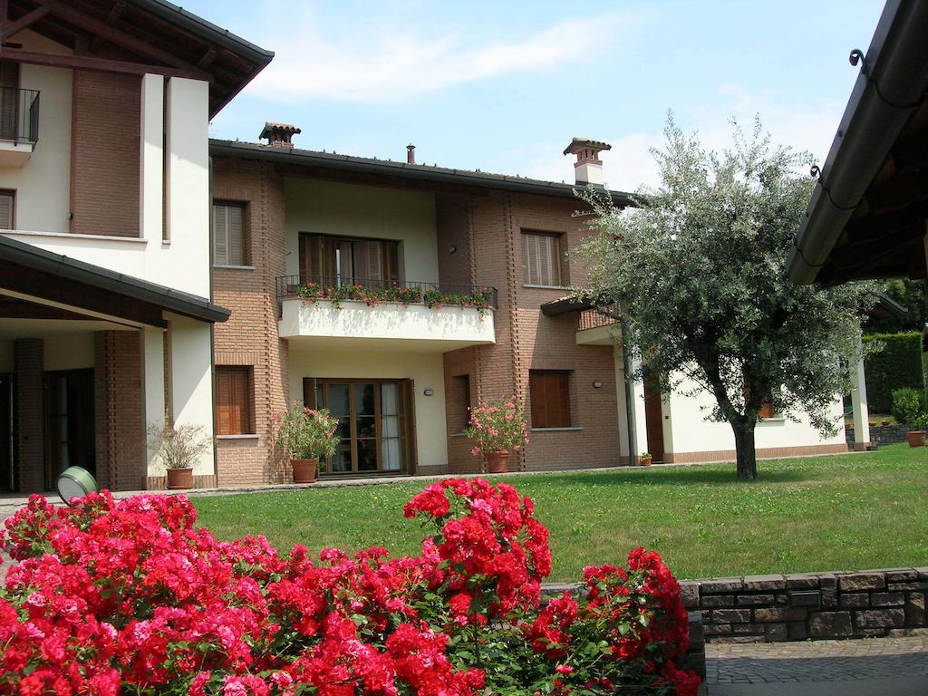Casa Ceruti Bed and Breakfast Villa Guardia Exteriör bild